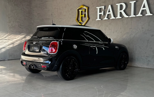 imagem-https://www.socarrao.com.br/sc-vehicle-images-prod/3914993/1789667749321-4a2dc91a-c2a4-4df6-9281-04dcea0fbc69.jpg
