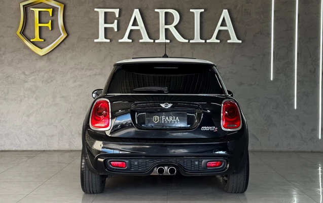 imagem-https://www.socarrao.com.br/sc-vehicle-images-prod/3914993/1789667749322-fbb9675d-7615-4108-b11b-0402df0fa1c1.jpg