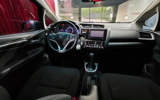 imagem-https://www.socarrao.com.br/sc-vehicle-images-prod/3915141/1789668048660-8486986_14_B_2c665e9b6b.jpeg