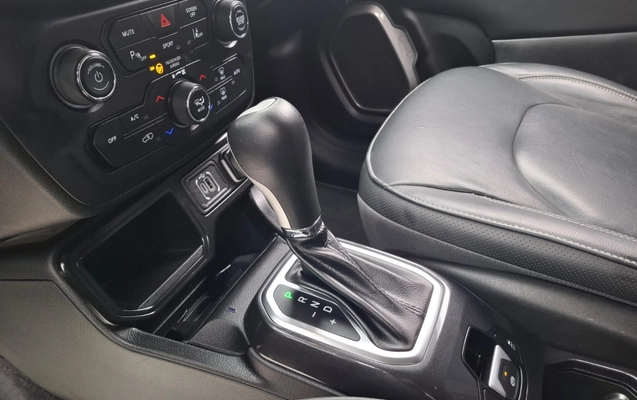imagem-https://www.socarrao.com.br/sc-vehicle-images-prod/3915365/1789668638048-8_031010.jpg