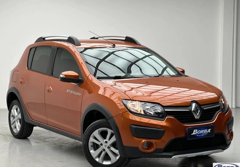 Renault Sandero 2015 Laranja — foto 1 de 3