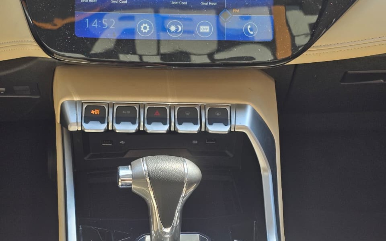 imagem-https://www.socarrao.com.br/sc-vehicle-images-prod/3915755/1789669584955-MmM3ZTJkYzMtMDVlNC00ZTI3LTliMTItZTI4MTI3ZjkxYWRmLmpwZw.jpg