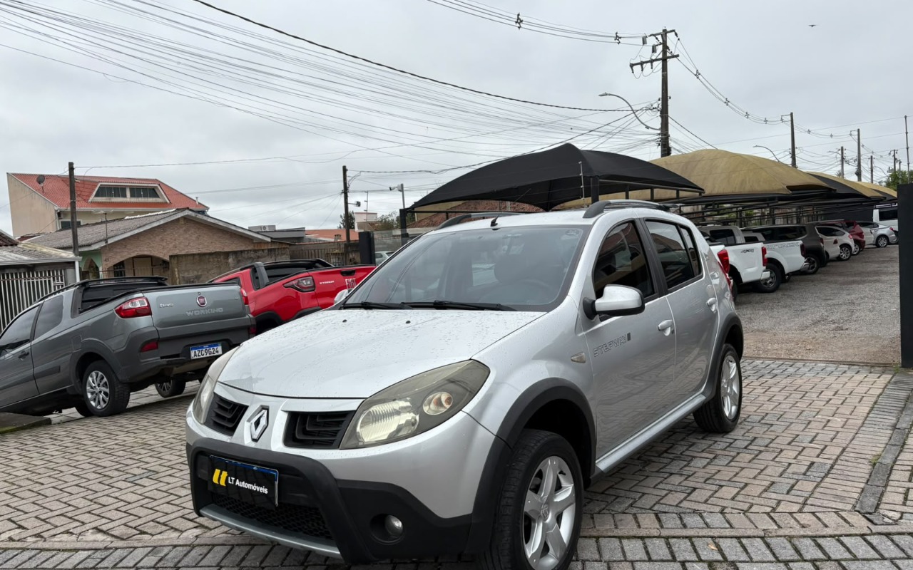 Renault Sandero 2010 Prata — foto 1 de 3