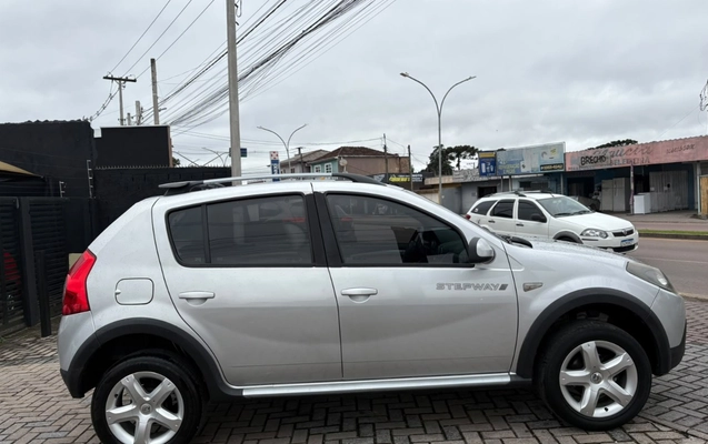 imagem-https://www.socarrao.com.br/sc-vehicle-images-prod/3916084/1789670310099-V2hhdHNBcHAgSW1hZ2UgMjAyNi0wOS0xNCBhdCAxMS40NS41MyAoMSkuanBlZw.jpeg