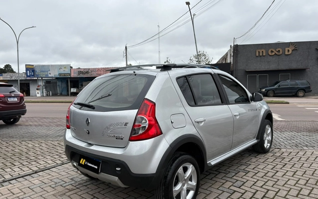 imagem-https://www.socarrao.com.br/sc-vehicle-images-prod/3916084/1789670310735-V2hhdHNBcHAgSW1hZ2UgMjAyNi0wOS0xNCBhdCAxMS40NS41NS5qcGVn.jpeg