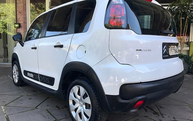 imagem-https://www.socarrao.com.br/sc-vehicle-images-prod/3917137/1789673679206-rjGRyQy6sGbcJRoh4rEUnDuhk1RN15p5.jpg