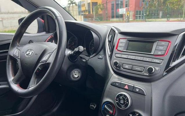 imagem-https://www.socarrao.com.br/sc-vehicle-images-prod/3917258/1789673354162-8406360_8_B_66b18543b0.jpeg