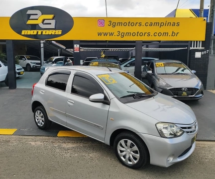 Toyota Etios 2015 Prata — foto 1 de 3