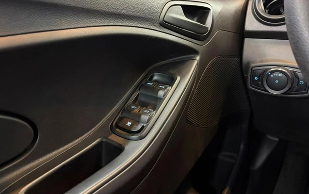 imagem-https://www.socarrao.com.br/sc-vehicle-images-prod/3917633/1789674417066-8380521_11_B_68a251bc87.jpeg