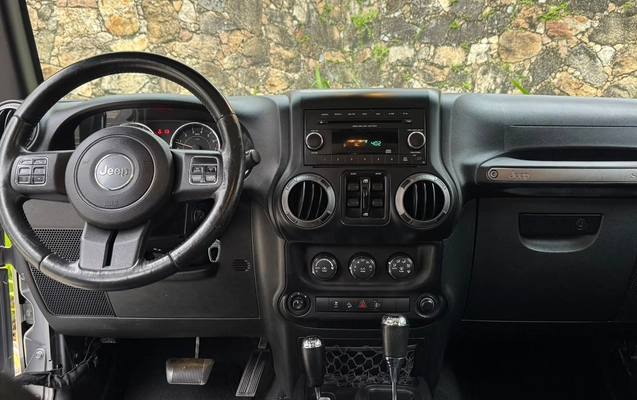 imagem-https://www.socarrao.com.br/sc-vehicle-images-prod/3917890/1789674969095-003_c29168c0883c6d45e65d8cc005ca4ad9.jpeg