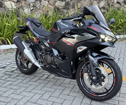 KAWASAKI NINJA 500 2025 Cinza — foto 1 de 3