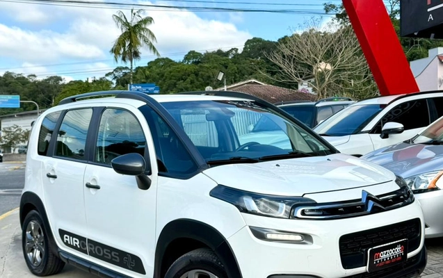 imagem-https://www.socarrao.com.br/sc-vehicle-images-prod/3918413/1789675974878-003_2a28efba00efad0b57fd311bc6e4ed72.jpeg