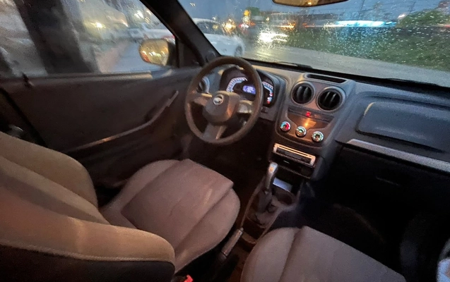 imagem-https://www.socarrao.com.br/sc-vehicle-images-prod/3918702/1789676550031-1b731cc9fa3d4770b6f5f805777a2241_1789160928260.jpg