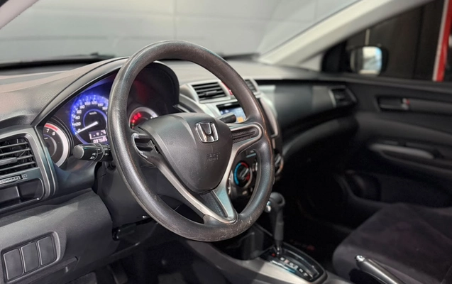 imagem-https://www.socarrao.com.br/sc-vehicle-images-prod/3919162/1789677348766-003_95074f295077bfac17cd9e47abb1c893.jpg