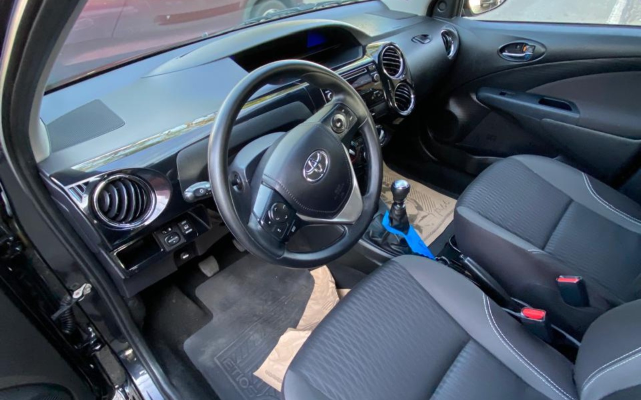 imagem-https://www.socarrao.com.br/sc-vehicle-images-prod/3924156/1789689301737-V2hhdHNBcHAgSW1hZ2UgMjAyNi0wOS0xNyBhdCAxNi41Ni40Njk4OC5qcGVn.jpeg