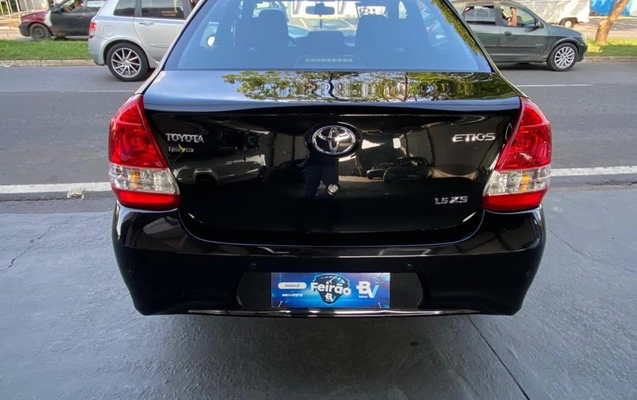 imagem-https://www.socarrao.com.br/sc-vehicle-images-prod/3924156/1789689302133-V2hhdHNBcHAgSW1hZ2UgMjAyNi0wOS0xNyBhdCAxNi41Ni40NTk4ODkuanBlZw.jpeg