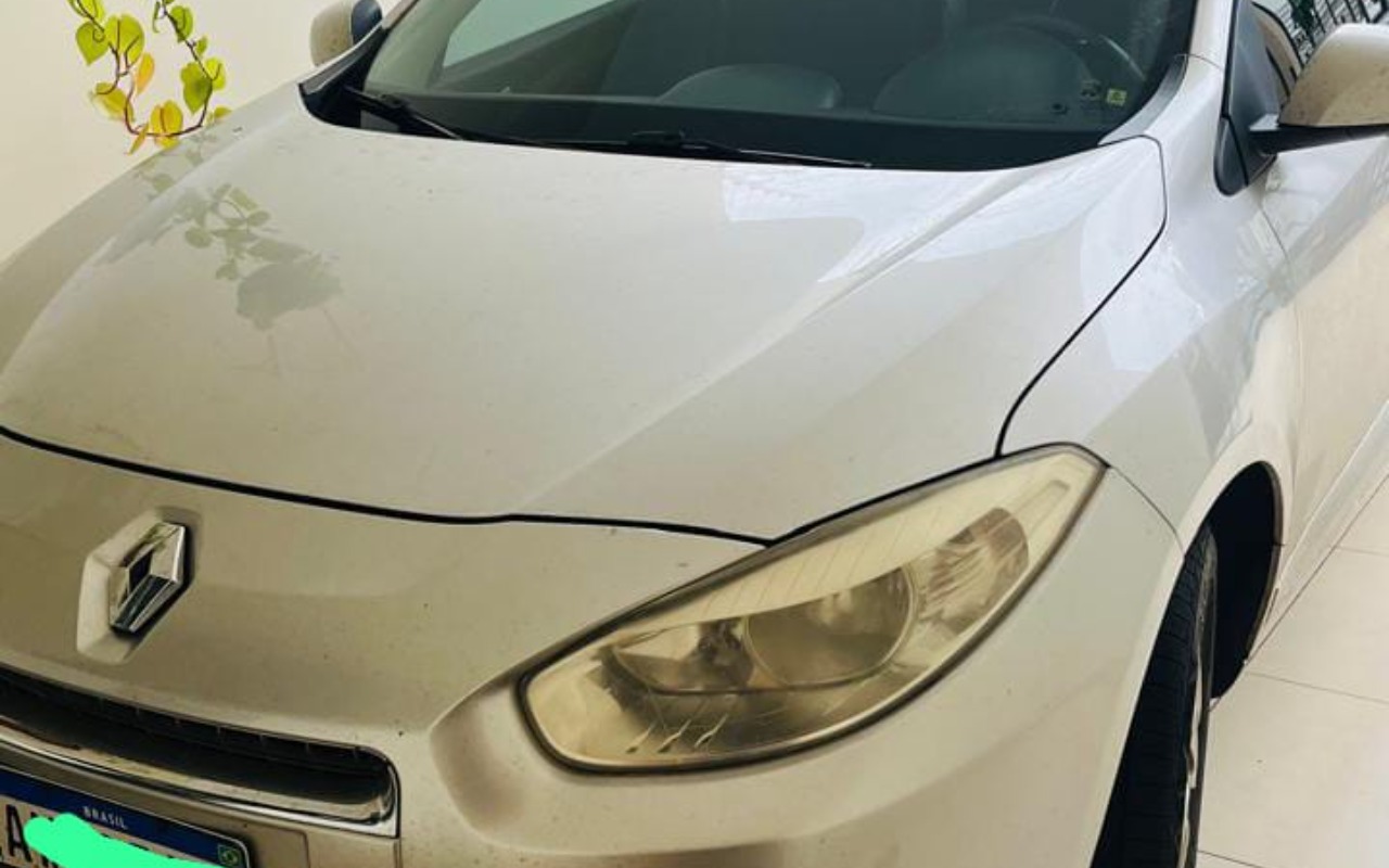 Renault Fluence 2013 Prata — foto 1 de 3