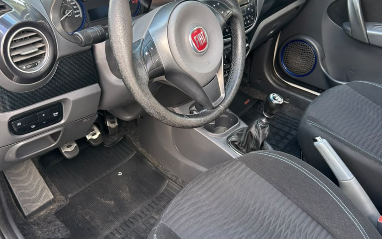 imagem-https://www.socarrao.com.br/sc-vehicle-images-prod/3926834/1789696039899-V2hhdHNBcHAgSW1hZ2UgMjAyNi0wOS0xNyBhdCAxMy4yMS4zNyAoMSkuanBlZw.jpeg