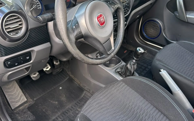 imagem-https://www.socarrao.com.br/sc-vehicle-images-prod/3926834/1789696039899-V2hhdHNBcHAgSW1hZ2UgMjAyNi0wOS0xNyBhdCAxMy4yMS4zNyAoMSkuanBlZw.jpeg