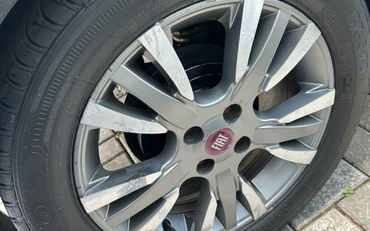imagem-https://www.socarrao.com.br/sc-vehicle-images-prod/3926834/1789696041038-V2hhdHNBcHAgSW1hZ2UgMjAyNi0wOS0xNyBhdCAxMy4yMS4zNyAoMTEpLmpwZWc.jpeg