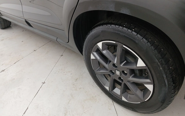 imagem-https://www.socarrao.com.br/sc-vehicle-images-prod/3935760/1789716442777-1_033505.jpg