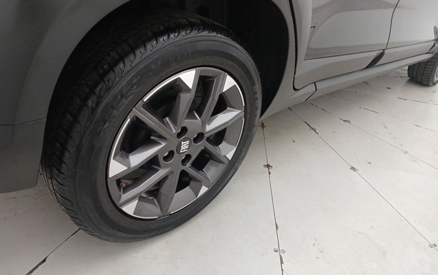 imagem-https://www.socarrao.com.br/sc-vehicle-images-prod/3936107/1789716741616-2_024053.jpg