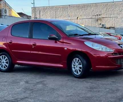 Peugeot 207 2012 Vermelho — foto 1 de 3