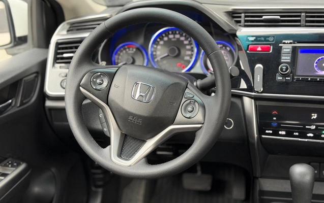 imagem-https://www.socarrao.com.br/sc-vehicle-images-prod/3937232/1789730736632-0ba0d01f-1190-478f-8ee6-4b24c644d19b.jpg