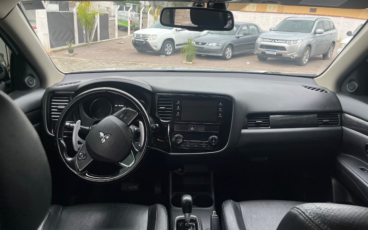 imagem-https://www.socarrao.com.br/sc-vehicle-images-prod/3937870/1789734123615-SU1HXzI5MzQuanBlZw.jpeg