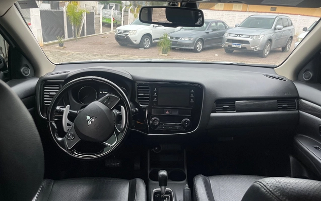 imagem-https://www.socarrao.com.br/sc-vehicle-images-prod/3937870/1789734123615-SU1HXzI5MzQuanBlZw.jpeg