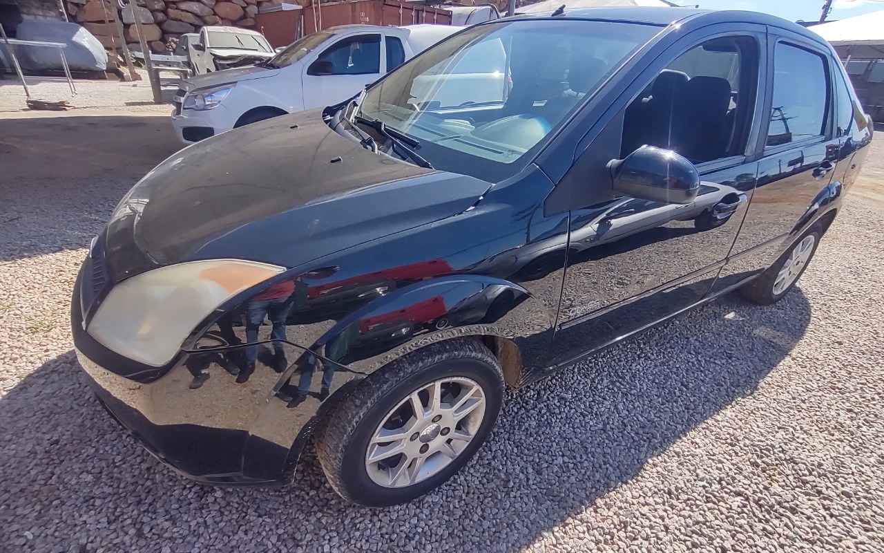 Ford Fiesta Sed. 1.6 8V Flex 4p 2010 Preto — foto 1 de 3