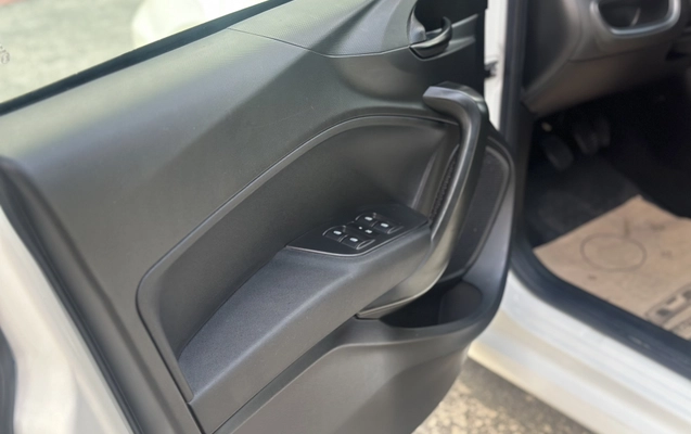 imagem-https://www.socarrao.com.br/sc-vehicle-images-prod/3939361/1789736865233-003_27e768d0d0ee34a3461acd79169fad4b.jpeg