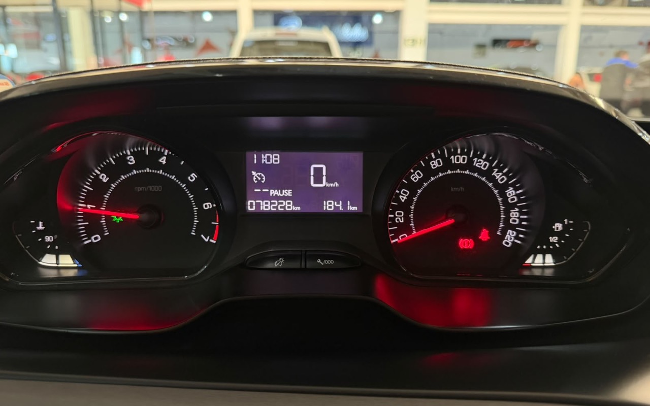 imagem-https://www.socarrao.com.br/sc-vehicle-images-prod/3939519/1789737475511-NzFiNDhlYTgtNGRkMS00NmRkLWExNjYtNTgxYTdjNzdjMjMxLmpwZWc.jpeg