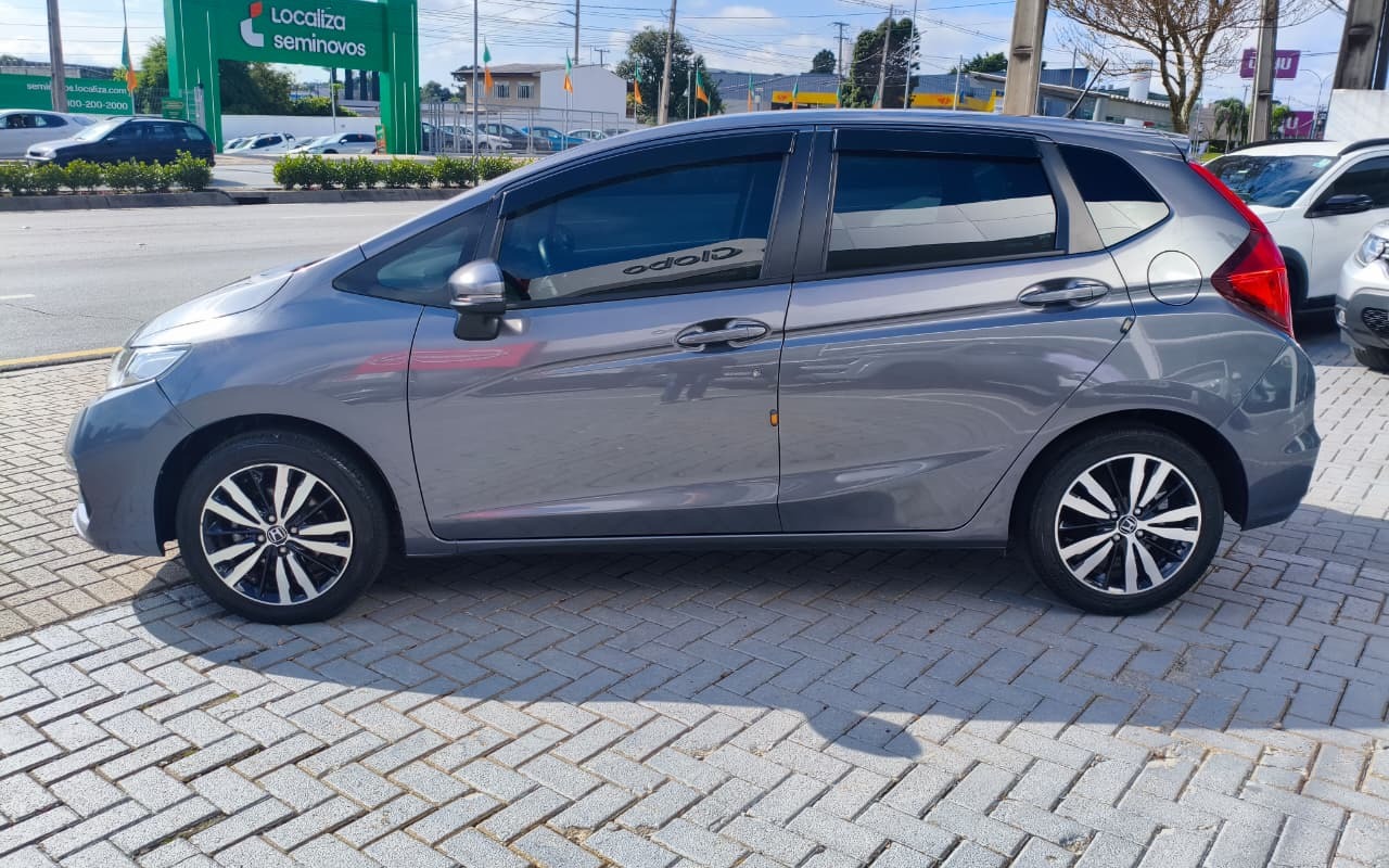 imagem-https://www.socarrao.com.br/sc-vehicle-images-prod/3939663/1789737644547-ZXggMDIuanBlZw.jpeg