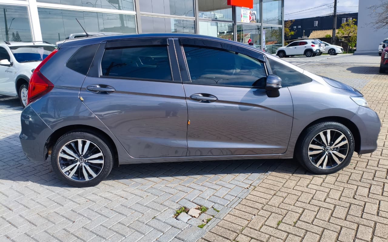 imagem-https://www.socarrao.com.br/sc-vehicle-images-prod/3939663/1789737645152-ZXggMDYuanBlZw.jpeg