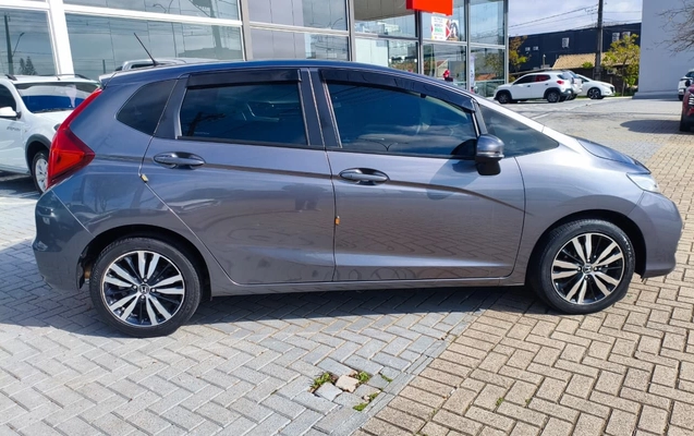 imagem-https://www.socarrao.com.br/sc-vehicle-images-prod/3939663/1789737645152-ZXggMDYuanBlZw.jpeg