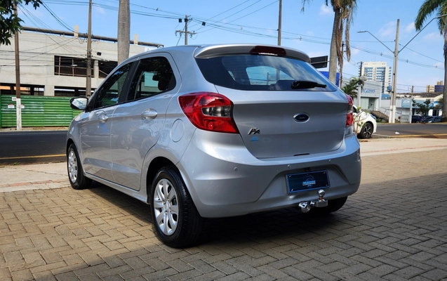 imagem-https://www.socarrao.com.br/sc-vehicle-images-prod/3939698/1789737683208-50b5ec42-c82b-4428-a67c-01f0169c507b.jpg