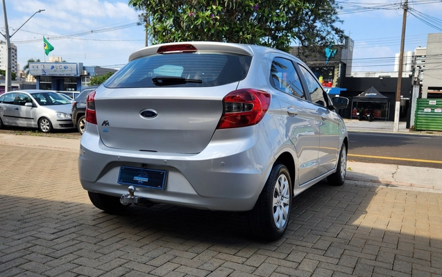 imagem-https://www.socarrao.com.br/sc-vehicle-images-prod/3939698/1789737683209-b78b99d4-1b5c-45c1-bc68-9168b28d1165.jpg