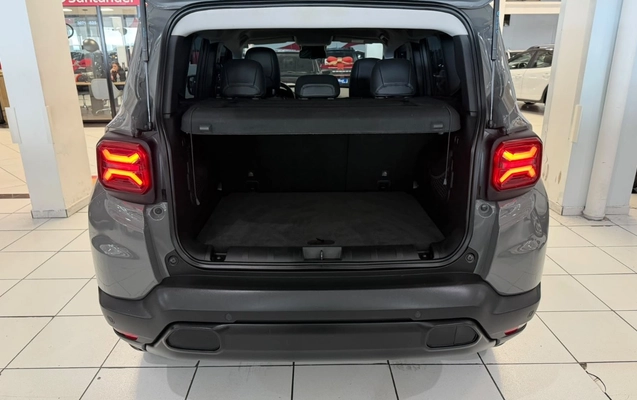 imagem-https://www.socarrao.com.br/sc-vehicle-images-prod/3939895/1789738073157-Mjg5NjU1Y2MtMDllYS00ZTEyLWI4ZTktYjExZTZhMDljOWM5LmpwZWc.jpeg