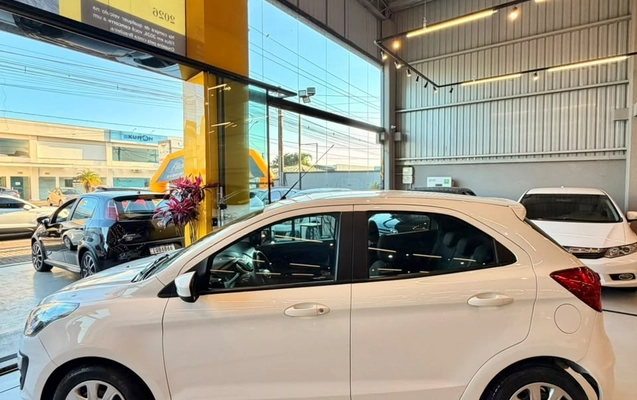 imagem-https://www.socarrao.com.br/sc-vehicle-images-prod/3939906/1789738178241-3191074f-456a-4b95-aff7-97aecbb8973f.jpg