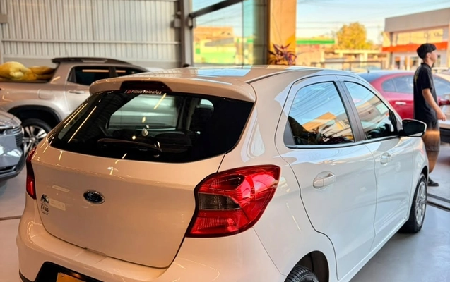 imagem-https://www.socarrao.com.br/sc-vehicle-images-prod/3939906/1789738178246-e5c66565-6b8f-4add-96e3-d555ab2fa2d7.jpg