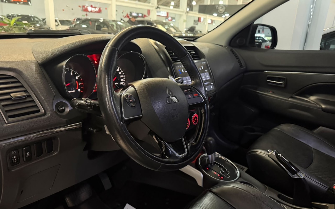 imagem-https://www.socarrao.com.br/sc-vehicle-images-prod/3940170/1789738624158-YzM1Yzg2MjctMWZmMS00NjE2LTgxMTgtZWI3MGQ5YWFkYmY2LmpwZWc.jpeg