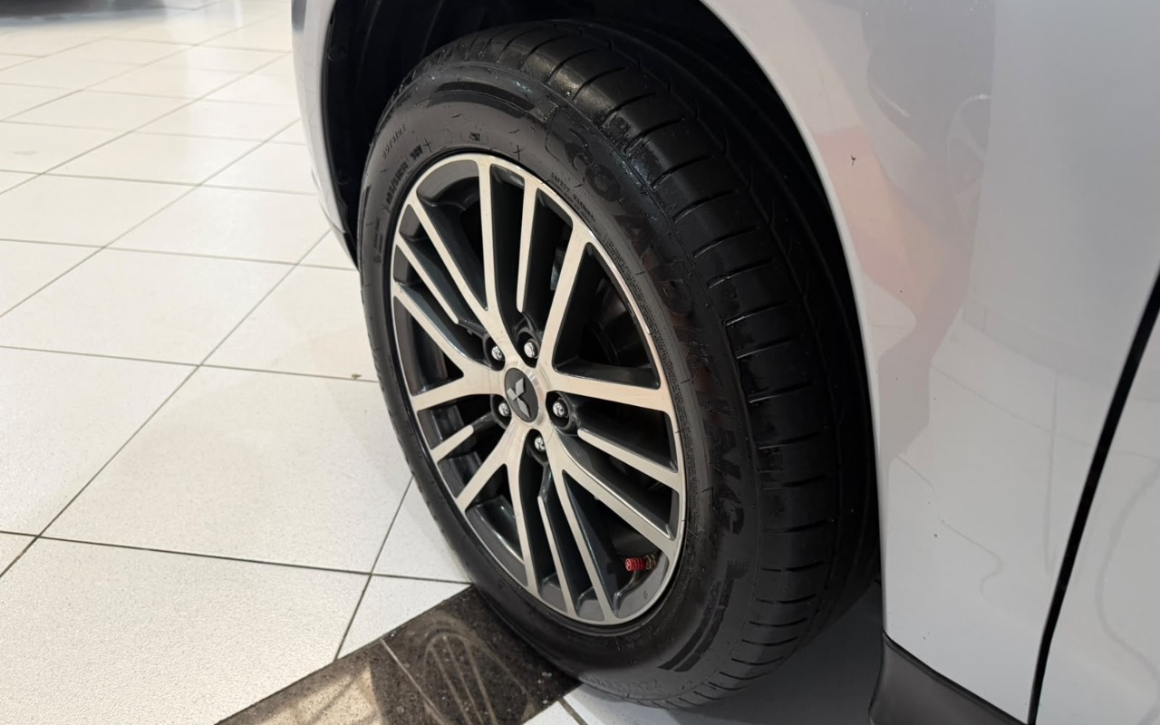 imagem-https://www.socarrao.com.br/sc-vehicle-images-prod/3940170/1789738624654-MDAyZjA0MmUtZjg2NC00MWJmLWIwMmEtYzdkNzFiOGI5YzgxLmpwZWc.jpeg
