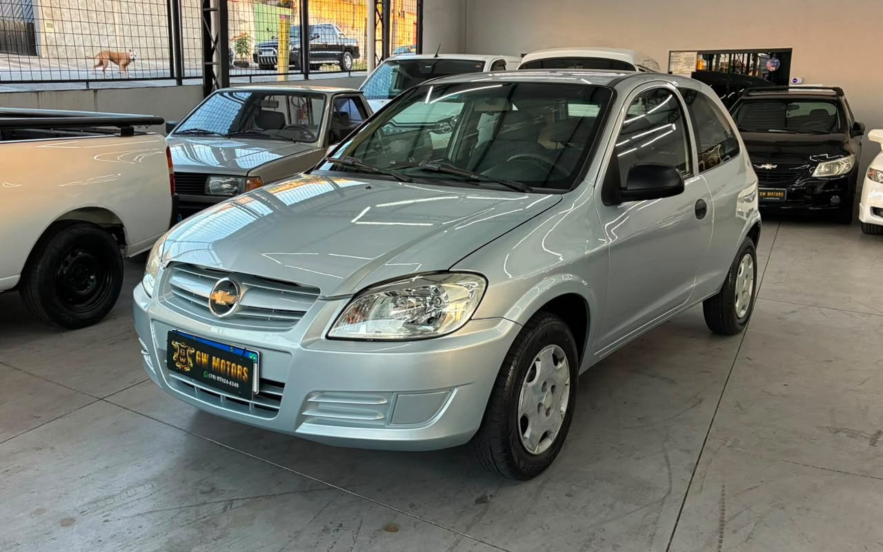 Chevrolet Celta 2009 Prata — foto 1 de 3