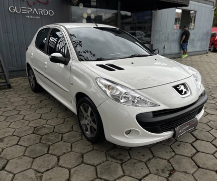 Peugeot 207 XR 1.4 Flex 8V 3p 2013 Branco — foto 1 de 3