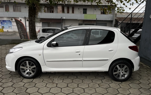 imagem-https://www.socarrao.com.br/sc-vehicle-images-prod/3940699/1789739873496-1_033712.jpg