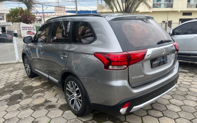 imagem-https://www.socarrao.com.br/sc-vehicle-images-prod/3940709/1789740131714-SU1HXzE3ODQuanBlZw.jpeg