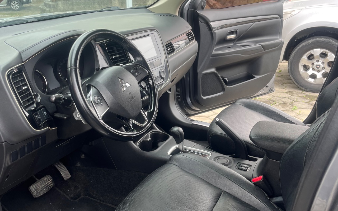 imagem-https://www.socarrao.com.br/sc-vehicle-images-prod/3940709/1789740131960-SU1HXzE3ODEuanBlZw.jpeg