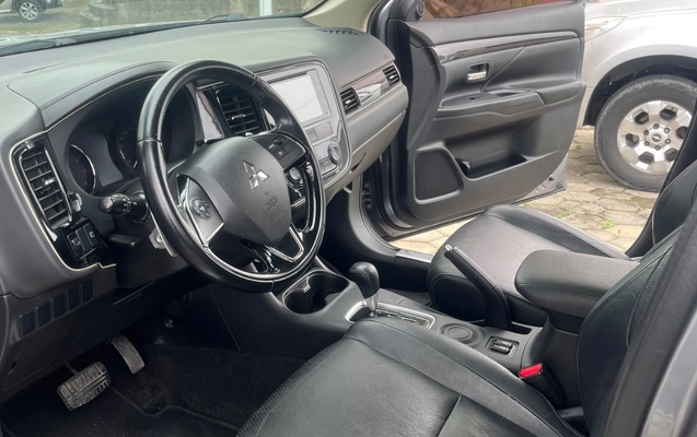 imagem-https://www.socarrao.com.br/sc-vehicle-images-prod/3940709/1789740131960-SU1HXzE3ODEuanBlZw.jpeg