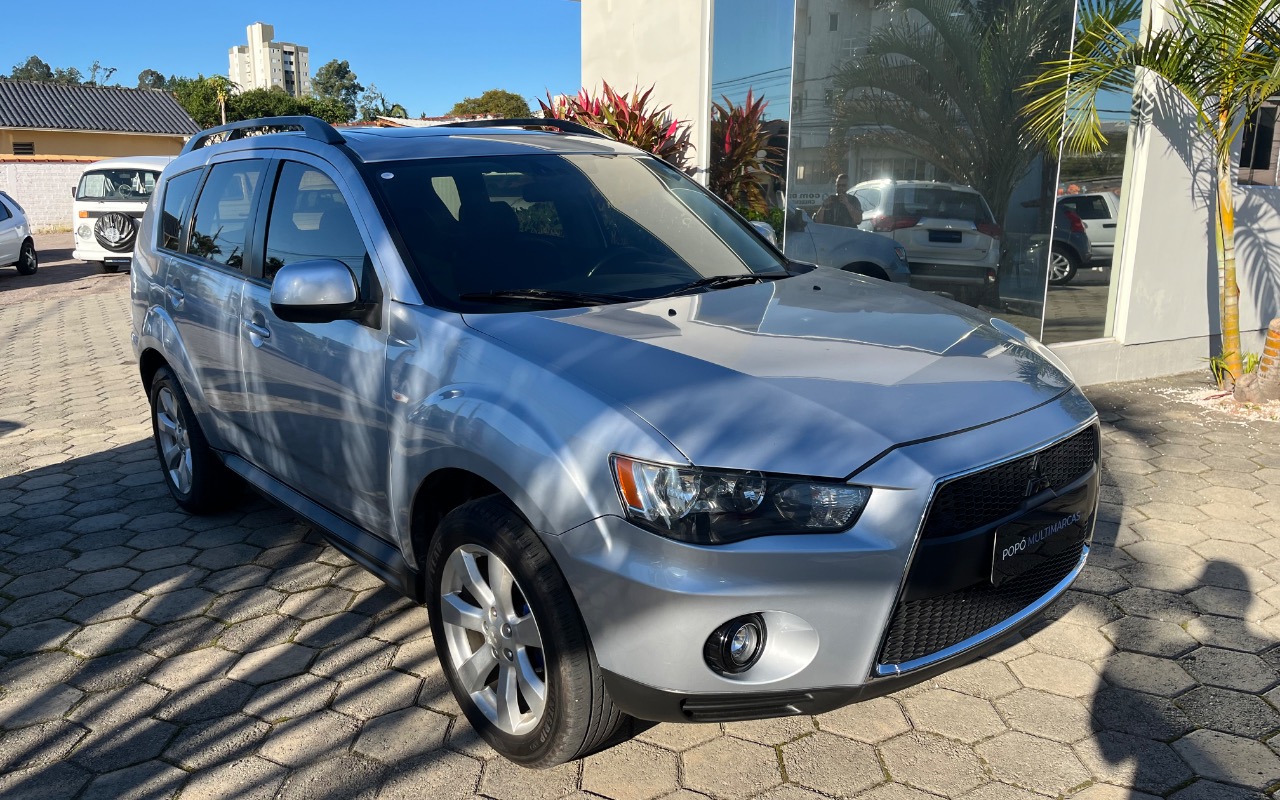 Mitsubishi OUTLANDER 2.0 16V 160cv Aut. 2013 Prata — foto 1 de 3
